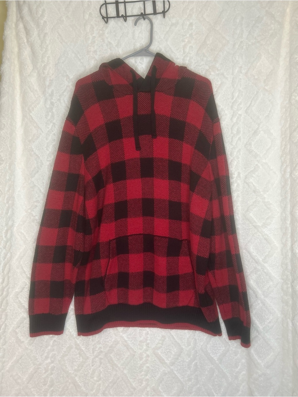 AEO Men's Red and Black Buffalo Plaid Hoodie Sweater w/ Kangaroo Pocket